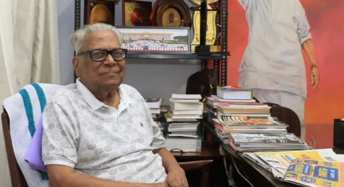 വിഎസ് അച്യുതാനന്ദന്റെ ആരോഗ്യനില അതീവ ഗുരുതരമായി തുടരുന്നു