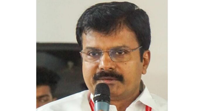 നേതൃമാറ്റം വിപരീതഫലമുണ്ടാക്കും ; വി.ഡി.സതീശനെ അവഗണിച്ച് ആന്ധ്രയിലും രാജസ്ഥാനിലും കോൺഗ്രസിനുണ്ടായ ഗതികേടിലേക്ക് കേരളത്തെ തള്ളി വിടരുത് : ഡോ.പ്രകാശ്.പി.തോമസ് നേതൃമാറ്റം വിപരീതഫലമുണ്ടാക്കും ; വി.ഡി.സതീശനെ അവഗണിച്ച് ആന്ധ്രയിലും രാജസ്ഥാനിലും കോൺഗ്രസിനുണ്ടായ ഗതികേടിലേക്ക് കേരളത്തെ തള്ളി വിടരുത് : ഡോ.പ്രകാശ്.പി.തോമസ്