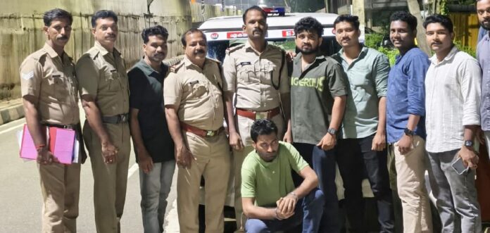 അതിർത്തി കടന്നുള്ള ലഹരിക്കടത്തിന് പൂട്ടിട്ടു; എക്സൈസിന്റെ മിന്നൽ നീക്കം, ‘കുവൈറ്റ് ഭായിജാൻ’ ഒടുവിൽ പിടിയിൽ അതിർത്തി കടന്നുള്ള ലഹരിക്കടത്തിന് പൂട്ടിട്ടു; എക്സൈസിന്റെ മിന്നൽ നീക്കം, ‘കുവൈറ്റ് ഭായിജാൻ’ ഒടുവിൽ പിടിയിൽ