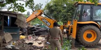 ഇടുക്കിയിൽ ലഹരി വില്പന നടത്തിയ കട പൊളിച്ചു നീക്കി