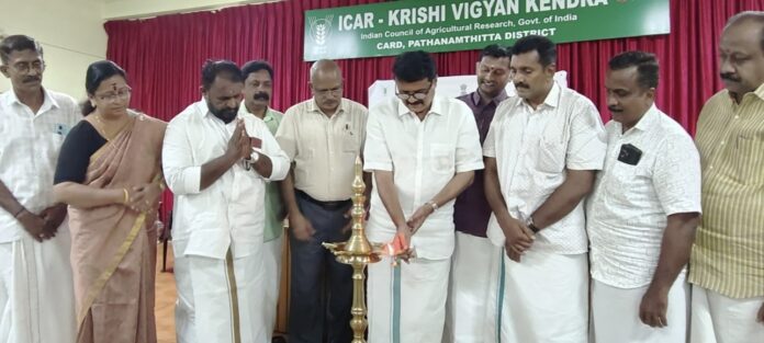 കാർഷിക മേഖലയുടെ വികസനത്തിനും കർഷകക്ഷേമത്തിനുമായി കേന്ദ്രപദ്ധതികൾ ക്രിയാത്മകമായി നടപ്പിലാക്കിയത് നരേന്ദ്ര മോദി സർക്കാർ : ഷാജി രാഘവൻ കാർഷിക മേഖലയുടെ വികസനത്തിനും കർഷകക്ഷേമത്തിനുമായി കേന്ദ്രപദ്ധതികൾ ക്രിയാത്മകമായി നടപ്പിലാക്കിയത് നരേന്ദ്ര മോദി സർക്കാർ : ഷാജി രാഘവൻ