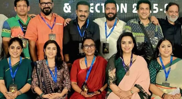 ‘അമ്മ’ നേതൃത്വം ഒഴിയണം ; അവിശ്വാസ പ്രമേയം തയ്യാറാക്കി ഒരു വിഭാഗം അംഗങ്ങൾ ‘അമ്മ’ നേതൃത്വം ഒഴിയണം ; അവിശ്വാസ പ്രമേയം തയ്യാറാക്കി ഒരു വിഭാഗം അംഗങ്ങൾ