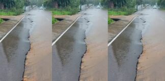 കനത്ത മഴ : കാസര്കോട് 50 മീറ്ററോളം നീളത്തില് റോഡ് വിണ്ടുകീറി