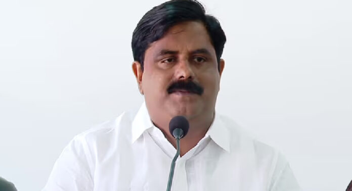 കാഫിർ സ്ക്രീൻ ഷോട്ടിൽ പ്രാദേശിക നേതാക്കളും കുടുങ്ങുമെന്ന് പ്രവീൺകുമാർ കാഫിർ സ്ക്രീൻ ഷോട്ടിൽ പ്രാദേശിക നേതാക്കളും കുടുങ്ങുമെന്ന് പ്രവീൺകുമാർ