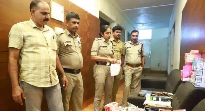 തലശേരിയിൽ നിരോധിത ഇ-സിഗരറ്റുകളുടെ വൻശേഖരം പിടികൂടി തലശേരിയിൽ നിരോധിത ഇ-സിഗരറ്റുകളുടെ വൻശേഖരം പിടികൂടി