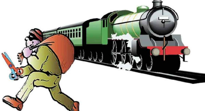 ഗുരുവായൂര് – ചെന്നൈ എക്സ്പ്രസിലെ സ്വര്ണക്കവര്ച്ച: എട്ട് പേര് അറസ്റ്റില് ഗുരുവായൂര് – ചെന്നൈ എക്സ്പ്രസിലെ സ്വര്ണക്കവര്ച്ച: എട്ട് പേര് അറസ്റ്റില്