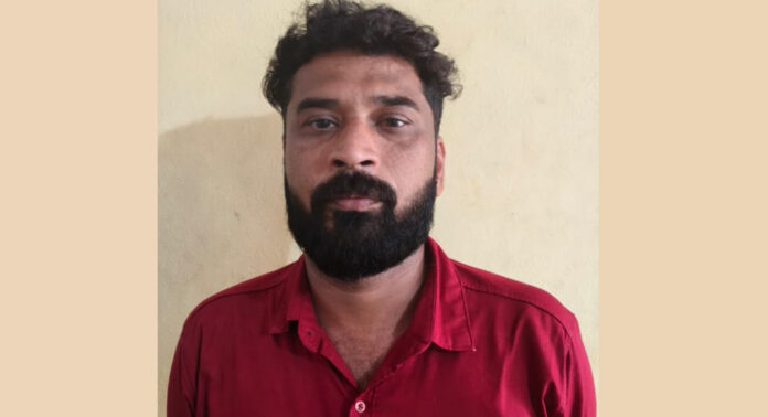 വിവാഹബന്ധം വേർപിരിഞ്ഞ് താമസിച്ച 39കാരിയ്ക്ക് വിവാഹ വാഗ്ദാനം നൽകി തട്ടിയത് 10ലക്ഷം , 42കാരൻ പിടിയിൽ വിവാഹബന്ധം വേർപിരിഞ്ഞ് താമസിച്ച 39കാരിയ്ക്ക് വിവാഹ വാഗ്ദാനം നൽകി തട്ടിയത് 10ലക്ഷം , 42കാരൻ പിടിയിൽ