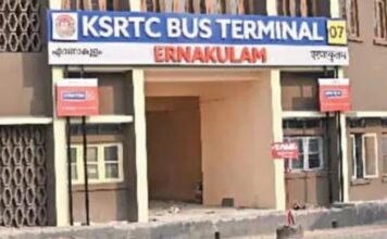 എറണാകുളം കെഎസ്ആർടിസി സ്റ്റാൻ്റിൽ ബസിനകത്ത് കണ്ടക്ടർക്ക് യാത്രക്കാരുടെ ക്രൂര മർദ്ദനം