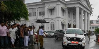 സെക്രട്ടേറിയറ്റിൽ പാർട്ടിക്കാരുടെയടക്കം വൻ തള്ളിക്കയറ്റം , ആളുകൂടിയതോടെ ലിഫ്റ്റ് തകരാറിൽ