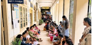 കണ്ണൂരിൽ നഴ്സുമാരുടെ സമരം കത്തുന്നു ; ജില്ലാ ലേബർ ഓഫീസ് ഉപരോധിച്ചു