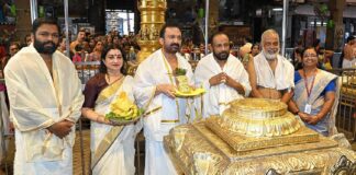 നേരത്തെ മൂന്ന് ആനകള് ; ഇപ്പോള് ഗുരുവായൂരപ്പന് കാണിക്കയായി സ്വര്ണ്ണക്കിരീടം