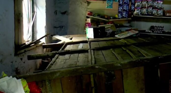 മൂന്നാറിൽ റേഷൻ കടയ്ക്ക് നേരെ വീണ്ടും കാട്ടാനയാക്രമണം മൂന്നാറിൽ റേഷൻ കടയ്ക്ക് നേരെ വീണ്ടും കാട്ടാനയാക്രമണം