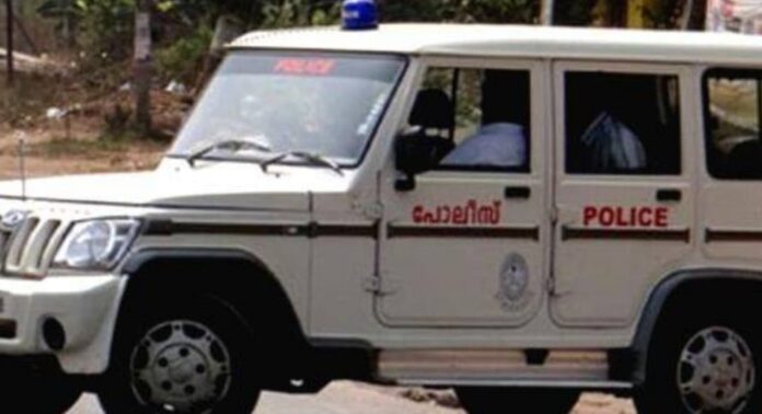 പാലക്കാട് സിമന്റ് ലോറി തടഞ്ഞുനിർത്തി ഡ്രൈവറിൽ നിന്ന് പണവും മൊബൈൽ ഫോണും തട്ടിയെടുത്ത സംഭവം ; പ്രതികൾ പിടിയിൽ പാലക്കാട് സിമന്റ് ലോറി തടഞ്ഞുനിർത്തി ഡ്രൈവറിൽ നിന്ന് പണവും മൊബൈൽ ഫോണും തട്ടിയെടുത്ത സംഭവം ; പ്രതികൾ പിടിയിൽ
