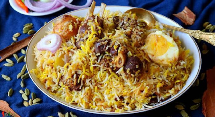 ബിരിയാണിയിൽ ചത്ത ഈച്ചയെന്ന് പരാതി ; ഉപഭോക്താവിന് നഷ്ടപരിഹാരം നൽകാൻ വിധിച്ച് കോടതി ബിരിയാണിയിൽ ചത്ത ഈച്ചയെന്ന് പരാതി ; ഉപഭോക്താവിന് നഷ്ടപരിഹാരം നൽകാൻ വിധിച്ച് കോടതി