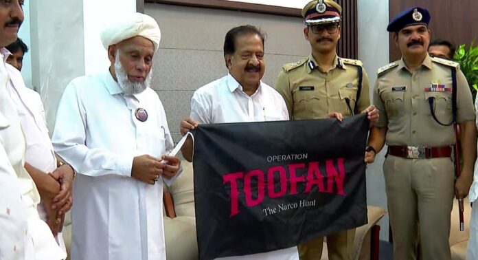 ഓപ്പറേഷൻ തൂഫാൻ : സംസ്ഥാനത്ത് നിന്ന് പിടിച്ചെടുത്തത് 15 കോടിയുടെ പുകയില ഉത്പന്നങ്ങൾ ഓപ്പറേഷൻ തൂഫാൻ : സംസ്ഥാനത്ത് നിന്ന് പിടിച്ചെടുത്തത് 15 കോടിയുടെ പുകയില ഉത്പന്നങ്ങൾ