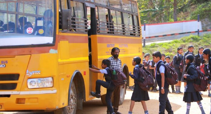 കേരളത്തിൽ 7,942 സ്കൂൾ വാഹനങ്ങൾക്ക് ഫിറ്റ്നസ് സർട്ടിഫിക്കറ്റ് ഇല്ല ; പരിശോധന ശക്തമാക്കാൻ എംവിഡി കേരളത്തിൽ 7,942 സ്കൂൾ വാഹനങ്ങൾക്ക് ഫിറ്റ്നസ് സർട്ടിഫിക്കറ്റ് ഇല്ല ; പരിശോധന ശക്തമാക്കാൻ എംവിഡി