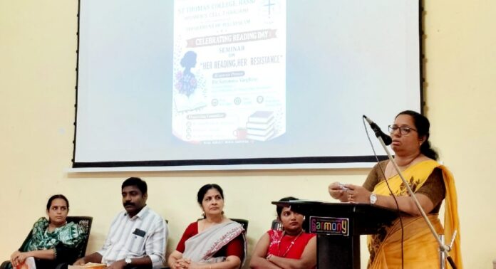 ‘പെൺവായനയും പ്രതിരോധവും’ ; സെമിനാർ സംഘടിപ്പിച്ചു ‘പെൺവായനയും പ്രതിരോധവും’ ; സെമിനാർ സംഘടിപ്പിച്ചു
