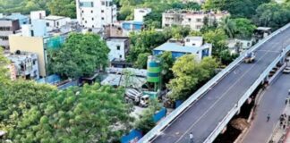 കോഴിക്കോട് അരയെടുത്തുപാലം ഫ്ലൈഓവറിൽ കാറും ബൈക്കുകളും കൂട്ടിയിടിച്ച അപകടത്തിൽ തെറിച്ച് താഴേക്ക് വീണ് പരിക്കേറ്റ യുവാവ് മരിച്ചു