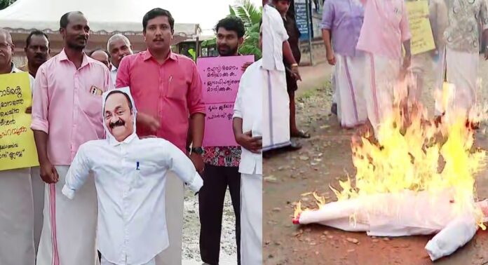 ചമ്പക്കുളത്ത് മുഖ്യമന്ത്രി വി.ഡി. സതീശന്റെ കോലം കത്തിച്ച് പ്രതിഷേധം ചമ്പക്കുളത്ത് മുഖ്യമന്ത്രി വി.ഡി. സതീശന്റെ കോലം കത്തിച്ച് പ്രതിഷേധം