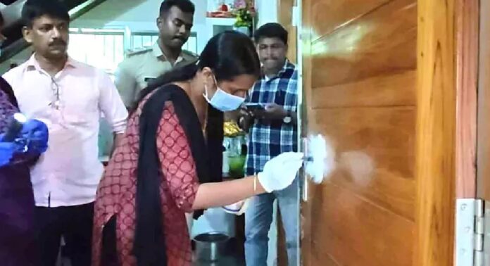 പയ്യന്നൂരിൽ വീട് കുത്തിത്തുറന്ന് കവർച്ച ; 9 ലക്ഷം രൂപ വിലമതിക്കുന്ന സ്വർണാഭരണങ്ങൾ നഷ്ടമായി പയ്യന്നൂരിൽ വീട് കുത്തിത്തുറന്ന് കവർച്ച ; 9 ലക്ഷം രൂപ വിലമതിക്കുന്ന സ്വർണാഭരണങ്ങൾ നഷ്ടമായി