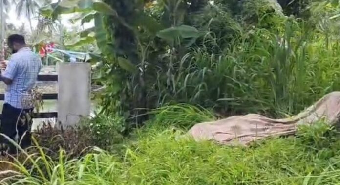 ചെമ്പഴന്തിയിൽ ഡ്രൈവർ ക്ഷേത്രക്കുളത്തിൽ മരിച്ച നിലയിൽ ചെമ്പഴന്തിയിൽ ഡ്രൈവർ ക്ഷേത്രക്കുളത്തിൽ മരിച്ച നിലയിൽ