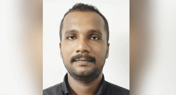 കാർ വാടകയ്ക്ക് നൽകും , ജി.പി.എസ് വെച്ച് ‘ട്രാക്ക്’ ചെയ്യും , കടത്തും! വാടകക്കാരെ പറ്റിച്ച് ലക്ഷങ്ങൾ തട്ടിയ പ്രതി പിടിയിൽ കാർ വാടകയ്ക്ക് നൽകും , ജി.പി.എസ് വെച്ച് ‘ട്രാക്ക്’ ചെയ്യും , കടത്തും! വാടകക്കാരെ പറ്റിച്ച് ലക്ഷങ്ങൾ തട്ടിയ പ്രതി പിടിയിൽ