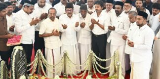ഖാഇദെ മില്ലത്തിന്റെ ഖബറിടം സന്ദർശിച്ച് മുഖ്യമന്ത്രി വിജയ് ; പ്രാർത്ഥനാ ചടങ്ങുകൾക്ക് നേതൃത്വം നൽകിയത് പാണക്കാട് സാദിഖലി തങ്ങൾ