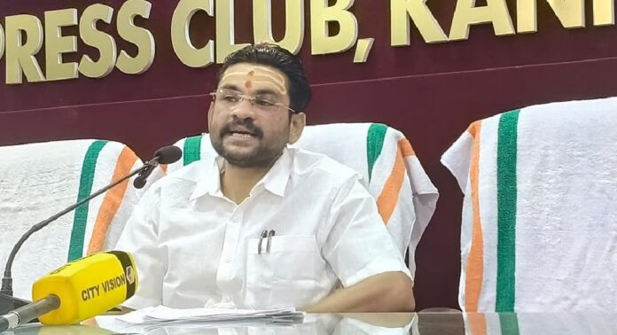 പയ്യന്നൂർ പോലീസിനെതിരെ പരാതിയുമായി ജ്യോത്സൻ പയ്യന്നൂർ പോലീസിനെതിരെ പരാതിയുമായി ജ്യോത്സൻ