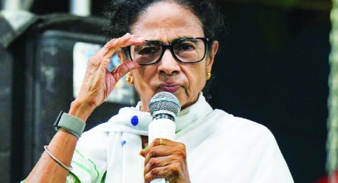 തൃണമൂല് വിമത എംപിമാര്ക്ക് അയോഗ്യത ഭീഷണി തൃണമൂല് വിമത എംപിമാര്ക്ക് അയോഗ്യത ഭീഷണി