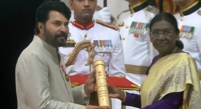 പത്മ ഭൂഷൺ ഏറ്റുവാങ്ങി മമ്മൂട്ടി പത്മ ഭൂഷൺ ഏറ്റുവാങ്ങി മമ്മൂട്ടി