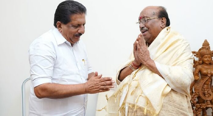 വെള്ളാപ്പള്ളി നടേശനെ വീട്ടിലെത്തി കണ്ട് മോന്സ് ജോസഫ് വെള്ളാപ്പള്ളി നടേശനെ വീട്ടിലെത്തി കണ്ട് മോന്സ് ജോസഫ്