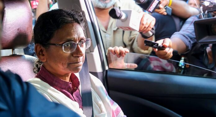മീനാക്ഷി നടരാജന്റെ പത്രിക തള്ളിയ സംഭവം ; കോൺഗ്രസിൻ്റെ ഹർജി നാളെ പരിഗണിക്കും മീനാക്ഷി നടരാജന്റെ പത്രിക തള്ളിയ സംഭവം ; കോൺഗ്രസിൻ്റെ ഹർജി നാളെ പരിഗണിക്കും