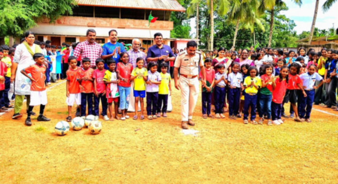 ലോകകപ്പ് ഫുട്ബോൾ ആവേശത്തെ ലഹരിവിരുദ്ധ പോരാട്ടത്തിനുള്ള ഊർജ്ജമാക്കി ആറന്മുള ഗവണ്മെന്റ് വി.എച്ച്.എസ് സ്കൂള് ലോകകപ്പ് ഫുട്ബോൾ ആവേശത്തെ ലഹരിവിരുദ്ധ പോരാട്ടത്തിനുള്ള ഊർജ്ജമാക്കി ആറന്മുള ഗവണ്മെന്റ് വി.എച്ച്.എസ് സ്കൂള്