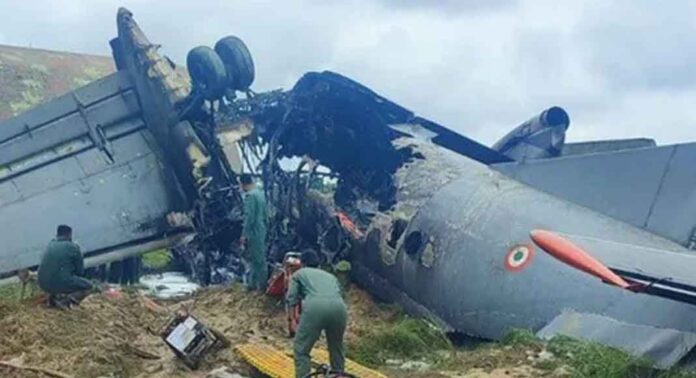 ലാൻഡ് ചെയ്തതിന് പിന്നാലെ തീപടർന്നു ; അസമിൽ വ്യോമസേന വിമാനം തകർന്നു ലാൻഡ് ചെയ്തതിന് പിന്നാലെ തീപടർന്നു ; അസമിൽ വ്യോമസേന വിമാനം തകർന്നു