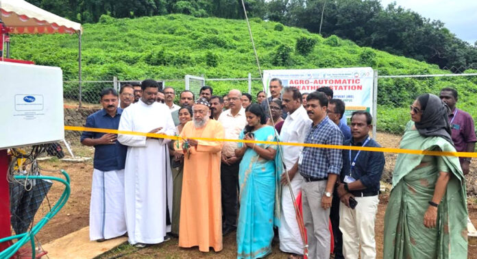അത്യാധുനിക കാര്ഷിക ഓട്ടോമാറ്റിക് കാലാവസ്ഥാ നിരീക്ഷണ കേന്ദ്രം നാടിന് സമര്പ്പിച്ചു അത്യാധുനിക കാര്ഷിക ഓട്ടോമാറ്റിക് കാലാവസ്ഥാ നിരീക്ഷണ കേന്ദ്രം നാടിന് സമര്പ്പിച്ചു