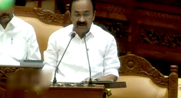 യു.ഡി.എഫ് സര്ക്കാരിന്റെ ആദ്യ ബഡ്ജറ്റ് അവതരണം ആരംഭിച്ചു ; ലക്ഷ്യങ്ങള് വിവരിച്ച് മുഖ്യമന്ത്രി യു.ഡി.എഫ് സര്ക്കാരിന്റെ ആദ്യ ബഡ്ജറ്റ് അവതരണം ആരംഭിച്ചു ; ലക്ഷ്യങ്ങള് വിവരിച്ച് മുഖ്യമന്ത്രി