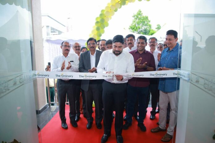 സിയാൽ എയറോപാർക്കിൽ പുതിയ റെസ്റ്റോറന്റ് ‘ഗ്രാനറി ബൈ സൽക്കാരം ഇടവഴി’ പ്രവർത്തനമാരംഭിച്ചു സിയാൽ എയറോപാർക്കിൽ പുതിയ റെസ്റ്റോറന്റ് ‘ഗ്രാനറി ബൈ സൽക്കാരം ഇടവഴി’ പ്രവർത്തനമാരംഭിച്ചു