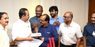 വാര്ദ്ധക്യത്തിന് അന്തസ്സും സാമൂഹ്യപ്രവർത്തനത്തിന് പ്രൊഫഷണൽ അംഗീകാരവും ഉറപ്പാക്കണം : ക്യാപ്സ് ഭാരവാഹികൾ മുഖ്യമന്ത്രിക്ക് നിവേദനങ്ങൾ സമർപ്പിച്ചു