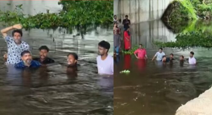 ആലപ്പുഴ ചേര്ത്തലയില് വെള്ളത്തില് കിടന്ന് നാട്ടുകാരുടെ പ്രതിഷേധം ആലപ്പുഴ ചേര്ത്തലയില് വെള്ളത്തില് കിടന്ന് നാട്ടുകാരുടെ പ്രതിഷേധം