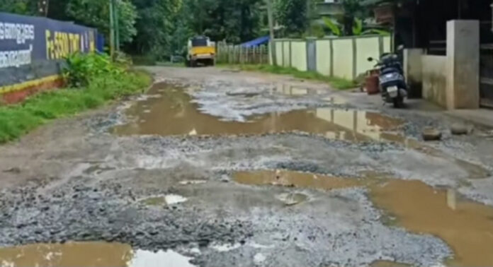ചിറ്റാര് – പുതുക്കട റോഡിന് ശാപമോക്ഷമില്ല ; റാന്നി – കോന്നി എം.എല്.എമാര് പറഞ്ഞു പറ്റിച്ചു ചിറ്റാര് – പുതുക്കട റോഡിന് ശാപമോക്ഷമില്ല ; റാന്നി – കോന്നി എം.എല്.എമാര് പറഞ്ഞു പറ്റിച്ചു