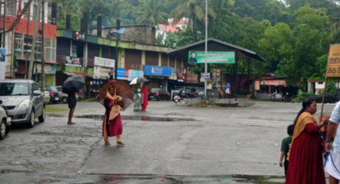 ചുങ്കപ്പാറ ബസ് സ്റ്റാൻഡിൽ പ്രവേശ കവാടത്തിന് സമീപം വെള്ളക്കെട്ട് ചുങ്കപ്പാറ ബസ് സ്റ്റാൻഡിൽ പ്രവേശ കവാടത്തിന് സമീപം വെള്ളക്കെട്ട്