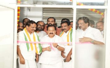 റാന്നി എം.എൽ.എ പഴകുളം മധുവിന്റെ ഓഫീസ് ആഭ്യന്തര വകുപ്പ് മന്ത്രി രമേശ് ചെന്നിത്തല ഉദ്ഘാടനം ചെയ്തു