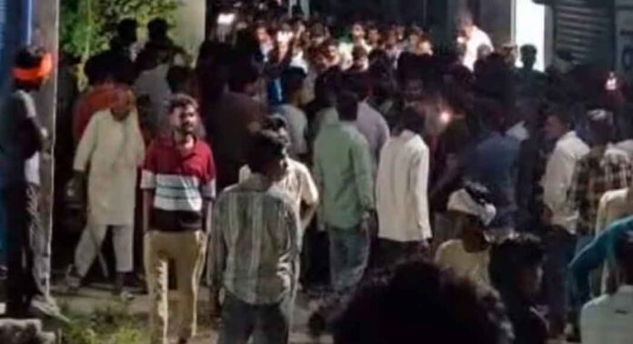 കുടിവെള്ളത്തെ ചൊല്ലി വൻ സംഘർഷം ; ഒരാൾ കൊല്ലപ്പെട്ടു ; മൂന്ന് പേർക്ക് ഗുരുതര പരിക്ക് കുടിവെള്ളത്തെ ചൊല്ലി വൻ സംഘർഷം ; ഒരാൾ കൊല്ലപ്പെട്ടു ; മൂന്ന് പേർക്ക് ഗുരുതര പരിക്ക്