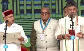 കർണാടകയിൽ മുഖ്യമന്ത്രിയായി ഡി.കെ.ശിവകുമാർ അധികാരമേറ്റു