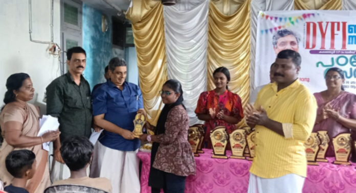 ഡി.വൈ.എഫ്.ഐ ബാലസംഘം എന്നിവയുടെ നേതൃത്വത്തിൽ പഠനോത്സവം സംഘടിപ്പിച്ചു ഡി.വൈ.എഫ്.ഐ ബാലസംഘം എന്നിവയുടെ നേതൃത്വത്തിൽ പഠനോത്സവം സംഘടിപ്പിച്ചു