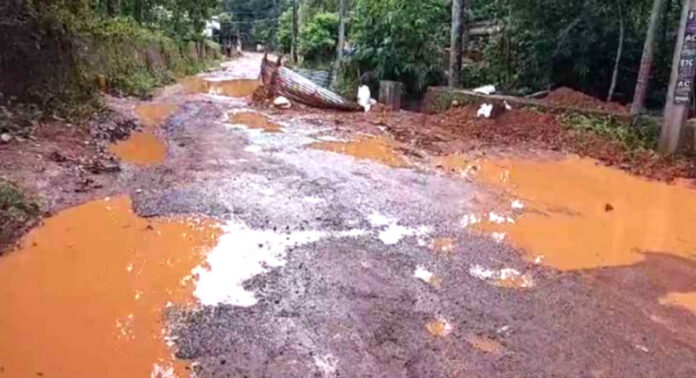 ഏനാത്ത്- പത്തനാപുരം റോഡ് ഗതാഗത യോഗ്യമാക്കണം ; എസ്.ഡി.പി.ഐ ഏനാത്ത്- പത്തനാപുരം റോഡ് ഗതാഗത യോഗ്യമാക്കണം ; എസ്.ഡി.പി.ഐ