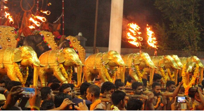 സ്വർണപ്പാളി മാറ്റിയെന്ന് ഭക്തന്റെ പരാതി ; ഏഴരപ്പൊന്നാനയുടെ സ്വർണശുദ്ധി പരിശോധിക്കണമെന്ന് ഹൈക്കോടതി സ്വർണപ്പാളി മാറ്റിയെന്ന് ഭക്തന്റെ പരാതി ; ഏഴരപ്പൊന്നാനയുടെ സ്വർണശുദ്ധി പരിശോധിക്കണമെന്ന് ഹൈക്കോടതി