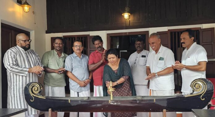 പുളിക്കത്ര തറവാട്ടിൽ നിന്നും ആദ്യ കളിവള്ളം നീരണഞ്ഞതിന്റെ 100-ാമത് വാർഷികം ജൂലൈ 25ന് നടത്തും പുളിക്കത്ര തറവാട്ടിൽ നിന്നും ആദ്യ കളിവള്ളം നീരണഞ്ഞതിന്റെ 100-ാമത് വാർഷികം ജൂലൈ 25ന് നടത്തും