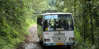 യാത്രക്കാരെ കുത്തിനിറച്ച് ഗവിയിലേക്ക് കെ.എസ്.ആര്.റ്റി.സി പ്രിയദര്ശിനി സൗജന്യ യാത്ര ; കൂടുതല് ബസുകള് അനുവദിക്കണമെന്ന് ഗവി നിവാസികള്