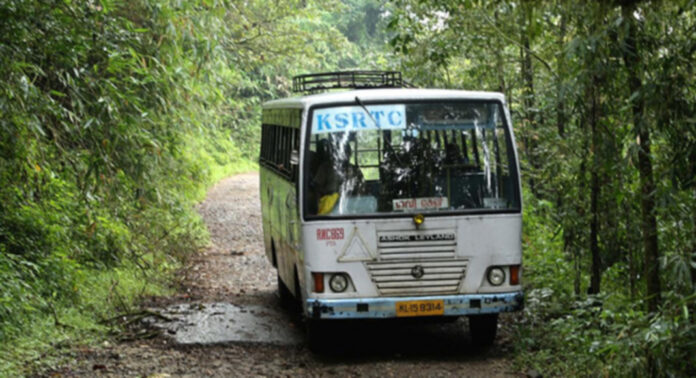 യാത്രക്കാരെ കുത്തിനിറച്ച് ഗവിയിലേക്ക് കെ.എസ്.ആര്.റ്റി.സി പ്രിയദര്ശിനി സൗജന്യ യാത്ര ; കൂടുതല് ബസുകള് അനുവദിക്കണമെന്ന് ഗവി നിവാസികള് യാത്രക്കാരെ കുത്തിനിറച്ച് ഗവിയിലേക്ക് കെ.എസ്.ആര്.റ്റി.സി പ്രിയദര്ശിനി സൗജന്യ യാത്ര ; കൂടുതല് ബസുകള് അനുവദിക്കണമെന്ന് ഗവി നിവാസികള്